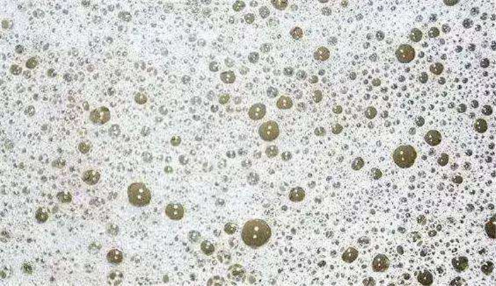 (圖:起泡的潤滑油)