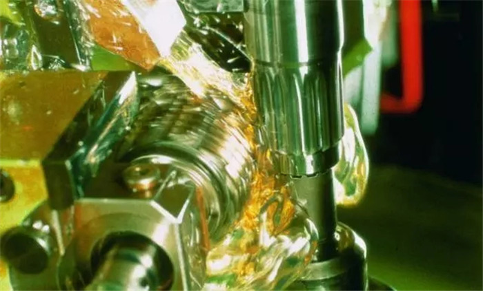 (圖:切削液使用場(chǎng)景)