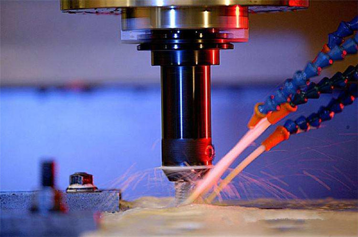 (圖:金屬加工液使用場(chǎng)景)