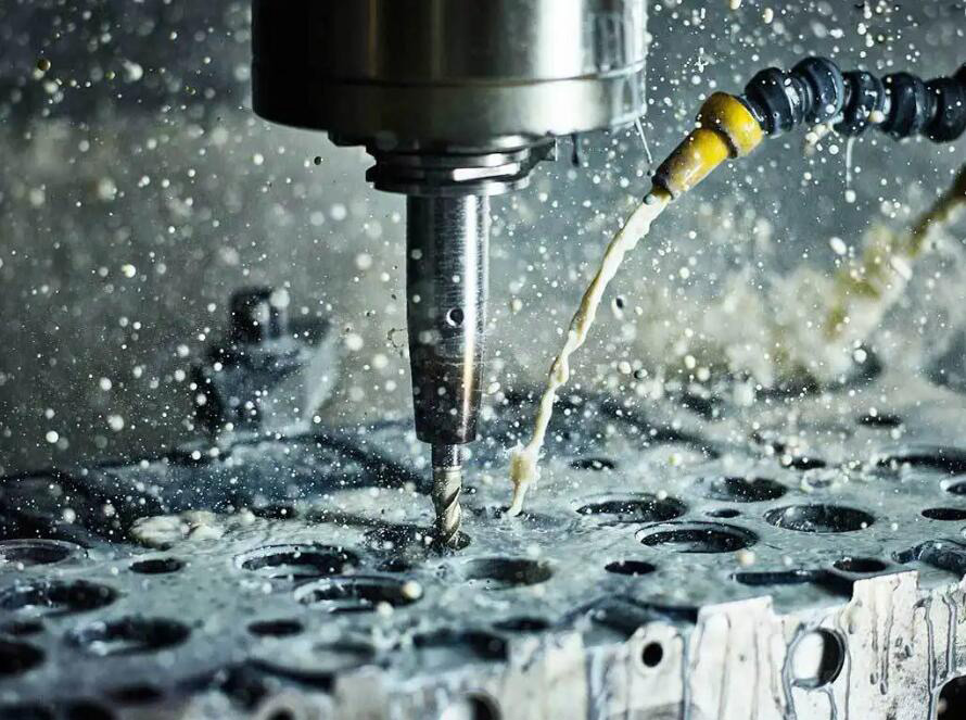 (圖為切削液應(yīng)用展示圖)